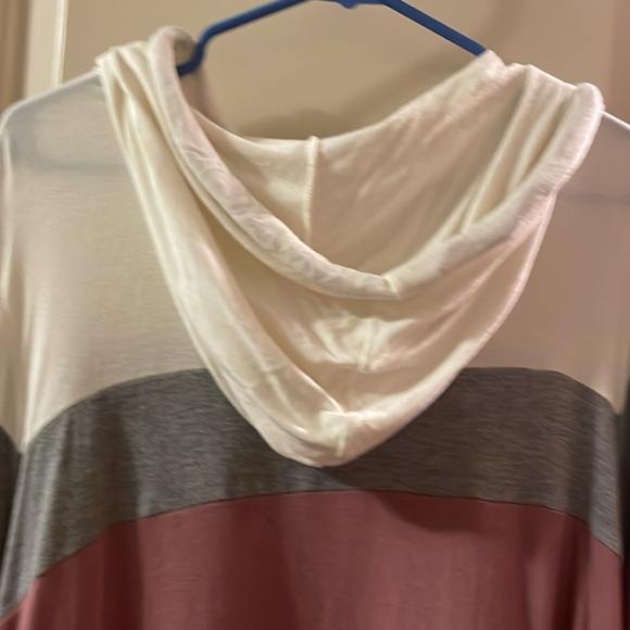 Hooded long sleeve hoodie shirt with thumb holes - Picture 7 of 7